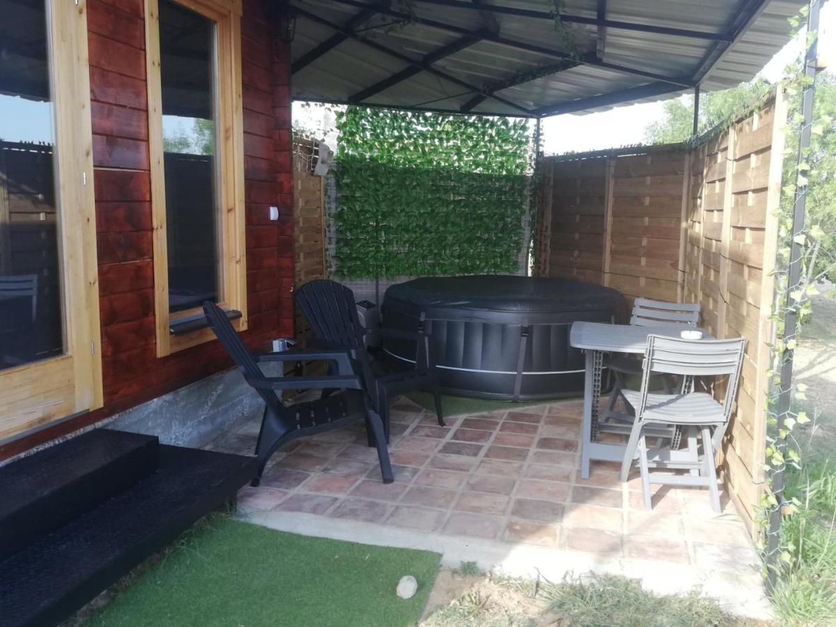 Charmant Chalet Pour 2 Personnes Spa Prive Massillargues-Attuech Екстериор снимка